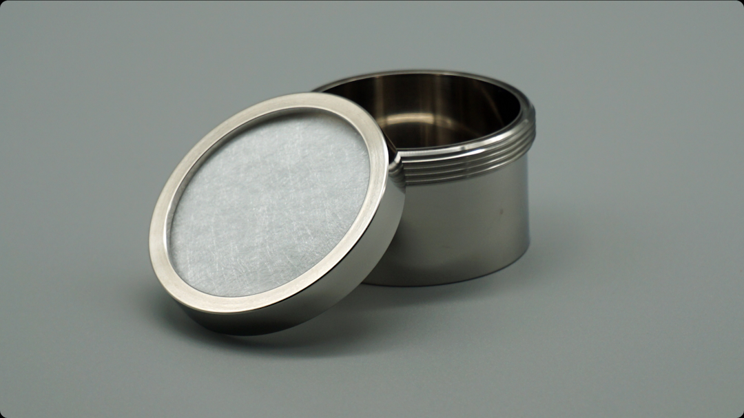 Lyoprotect stainless steel cup. Screw-on ring cover with membrane leans against the cup.